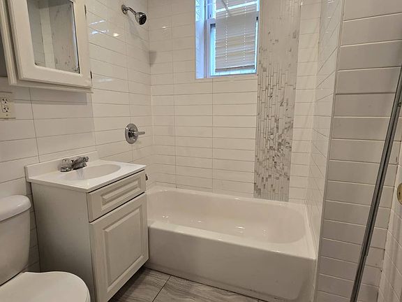 5th image of 204 Bidwell Ave #1R