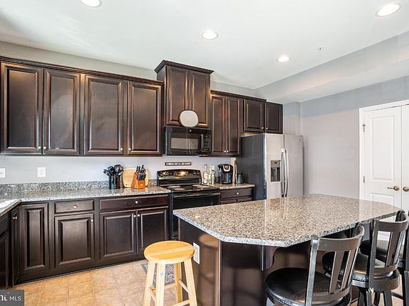5th image of 119-119 Wheatfield Dr