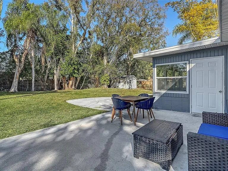 209 Briggs Ct — Photo 30