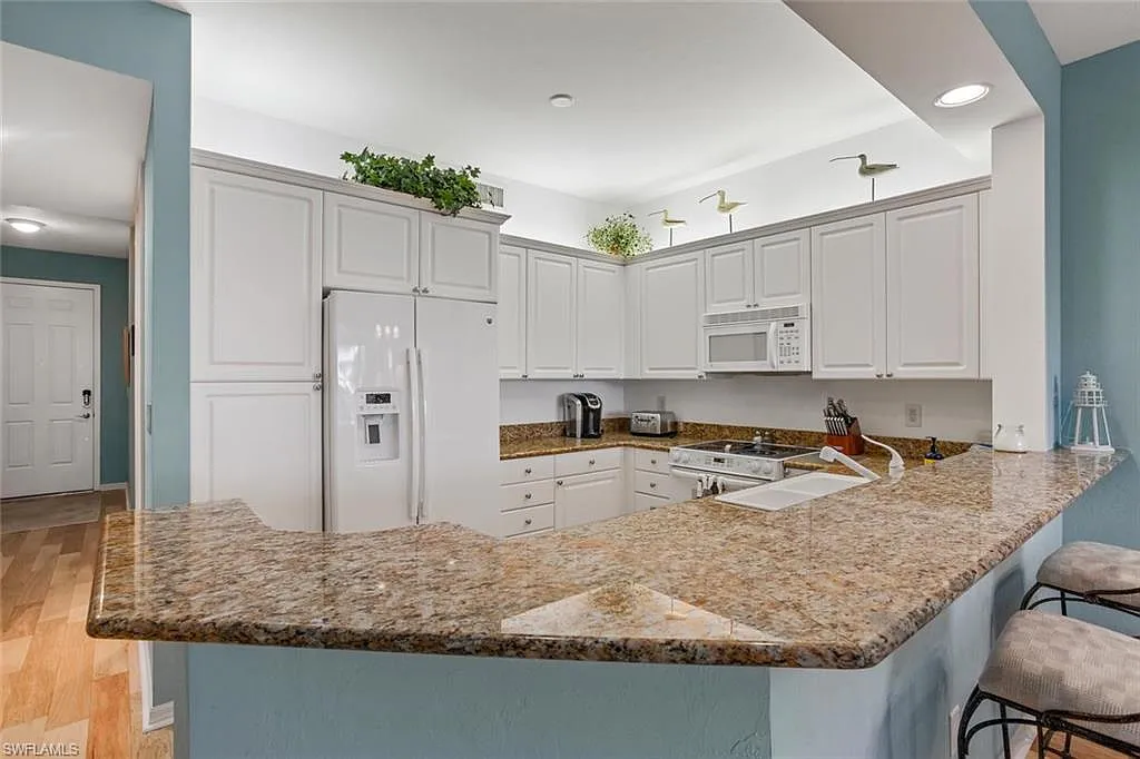 3 bed, 3.0 bath, 1750 sqft, $12,000 — Photo 2
