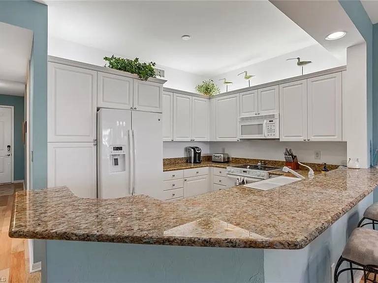 400 Flagship Dr #306 — Photo 2