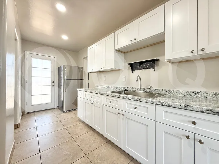 3026 W Pierce St — Photo 8