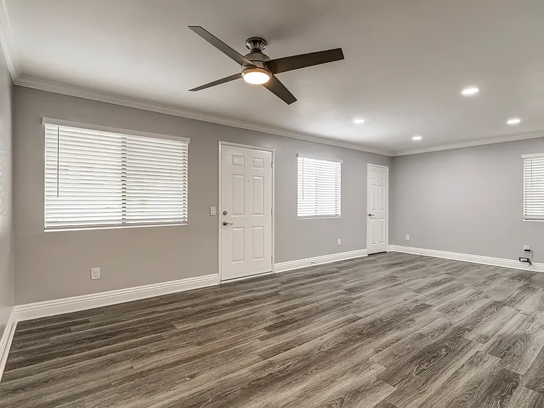 Vista Springs Apartments — Photo 10