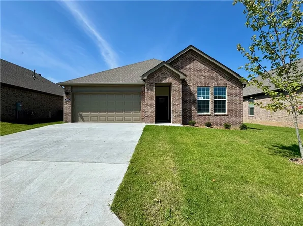 1961 Larkspur St, Springdale, AR 72762