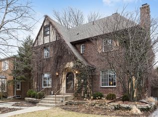 2214 Kenilworth Ave, Wilmette, IL 60091