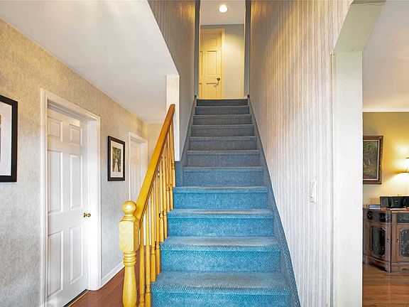 2nd image of 749 Park Ln S