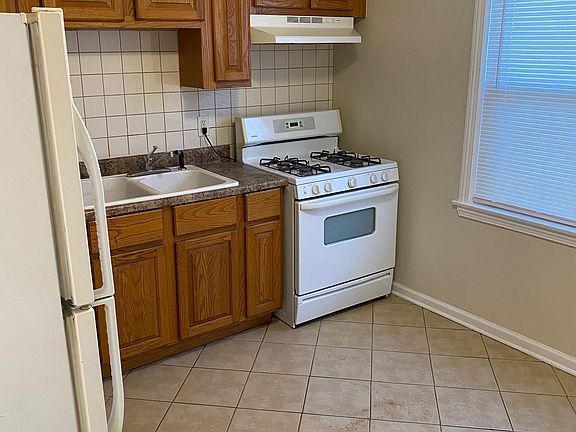 5th image of 3601 Van Buren St #1W