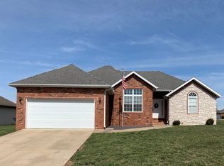 4631 W Bull Run Battle St, Battlefield, MO 65619