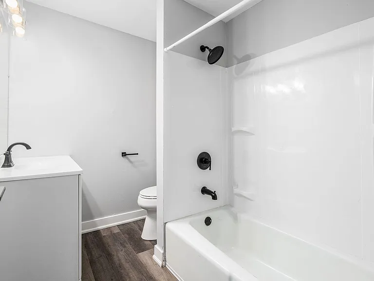 142 W 8th Ave #B — Photo 23