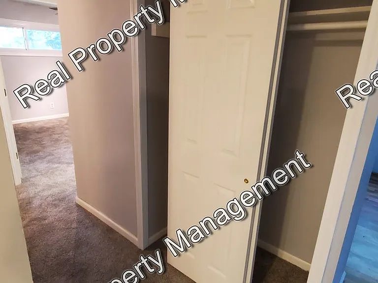 7813 White Oak Ln — Photo 3