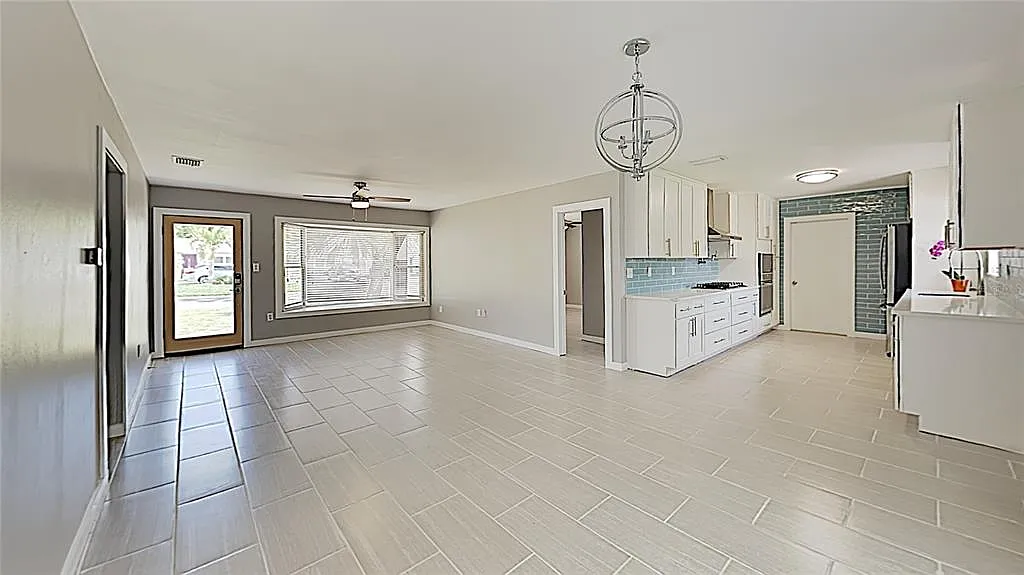 3 bed, 2.0 bath, 1215 sqft, $3,300 — Photo 2