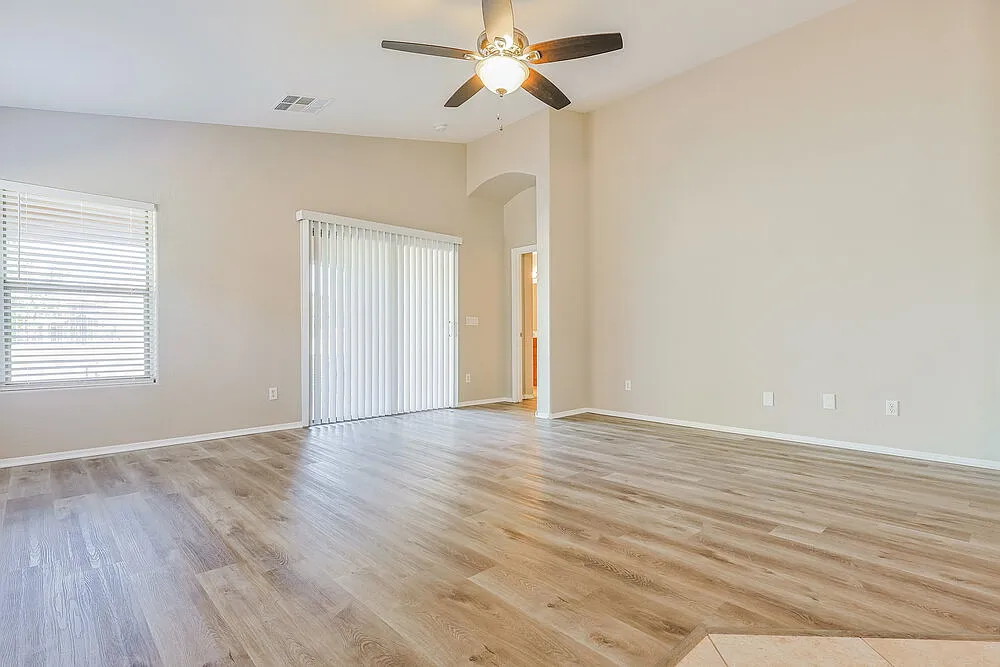 4 bed, 2.0 bath, 2038 sqft, $2,265 — Photo 4