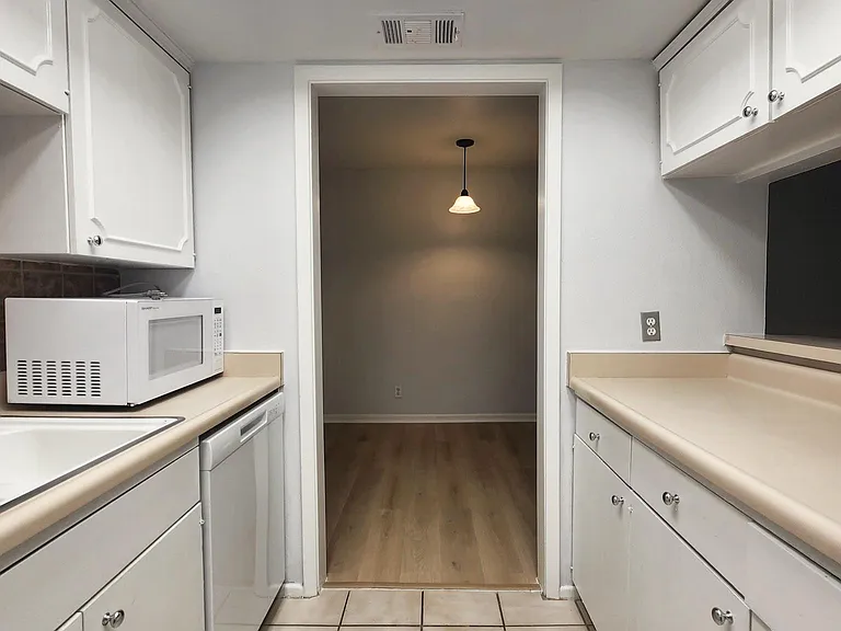 8401 N New Braunfels Ave #218 — Photo 14
