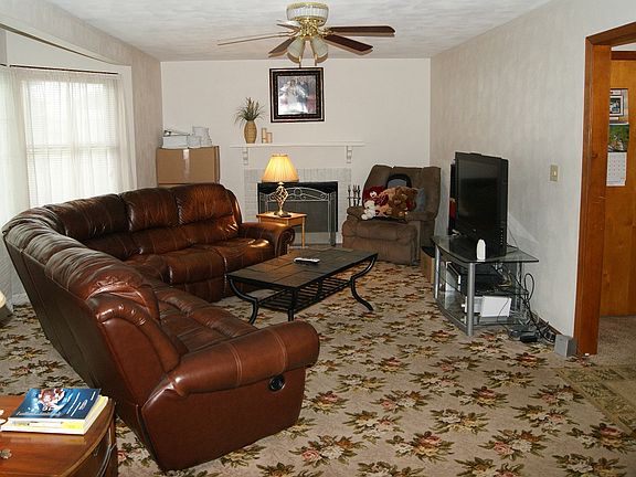 5th image of 305 N Oak St
