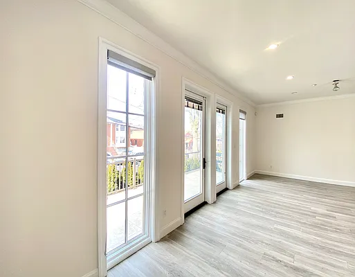 Rented by Mae Equities | media 27