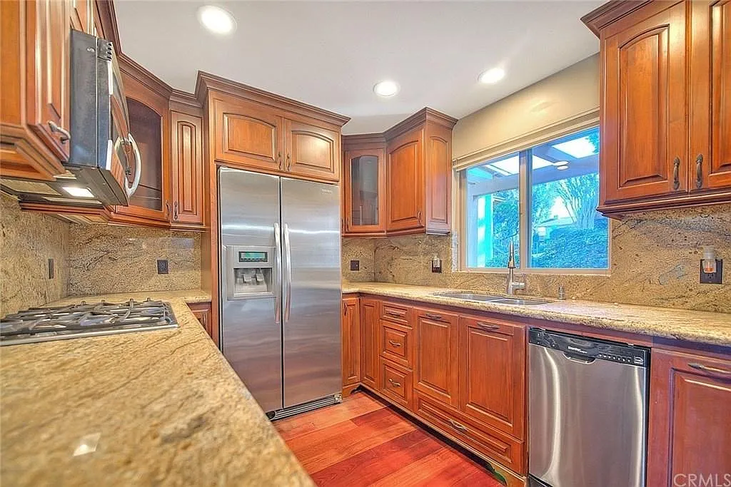 1942 Fairway Circle Dr — Photo 1