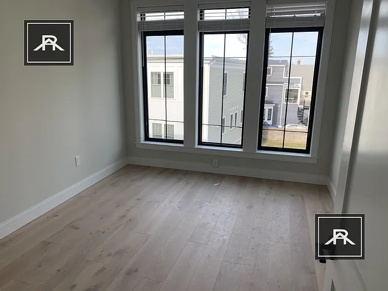159 Everett St #302 — Photo 4
