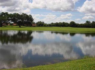 566 Village Lake Dr #566, Weston, FL 33326