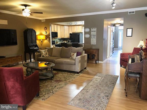5th image of 1211 Lindsay Ln