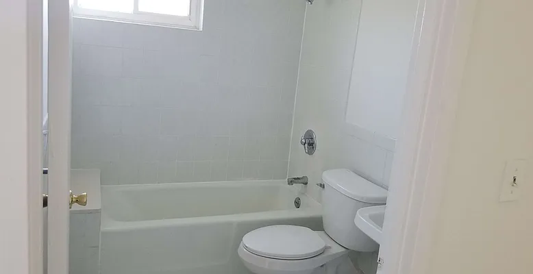 Rented by D&D Realty Services | media 21