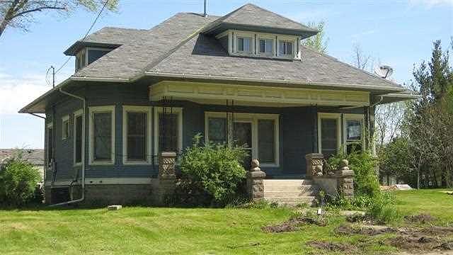 2nd image of 405 Hayes St E