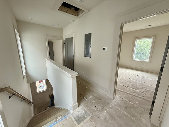 5th image of 87 Green St