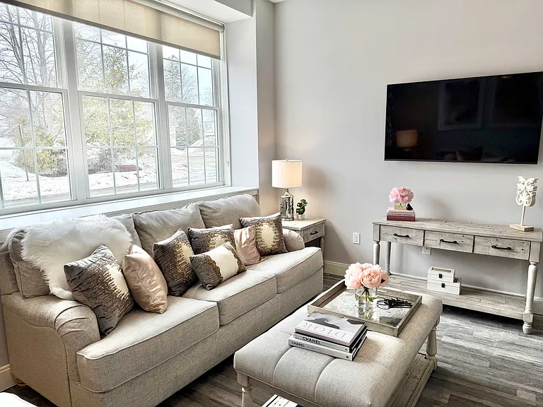 The Residence at 1555 Elm — Photo 19