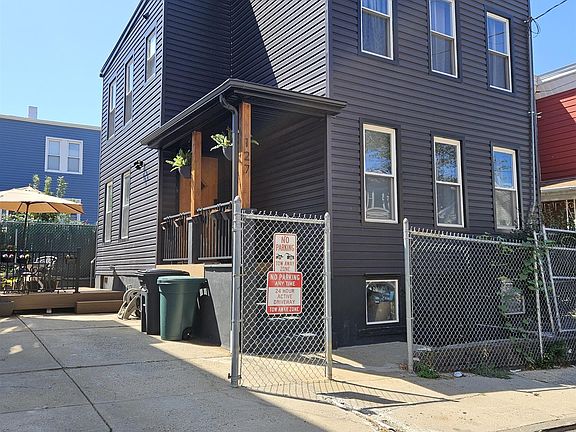 4th image of 121 Dekalb Ave
