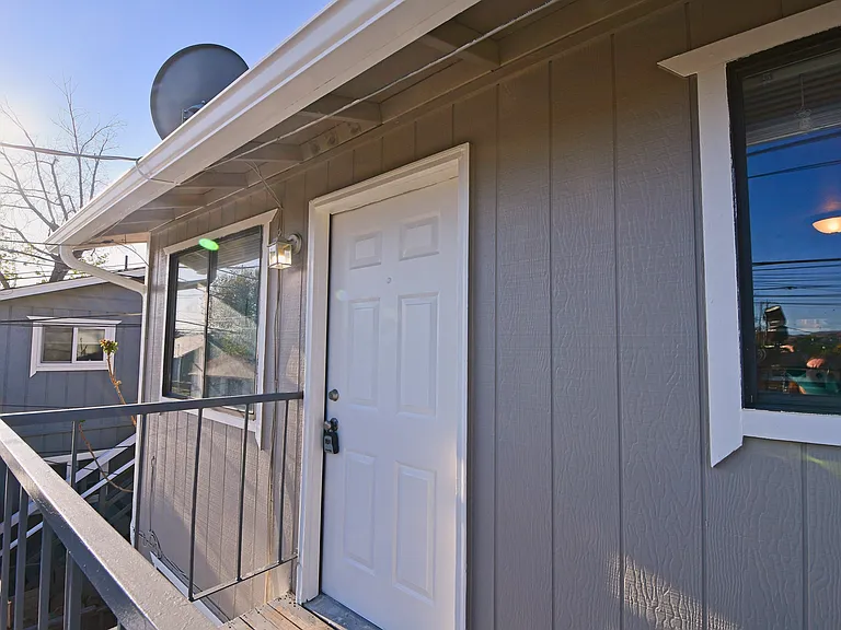 1142 E St — Photo 10