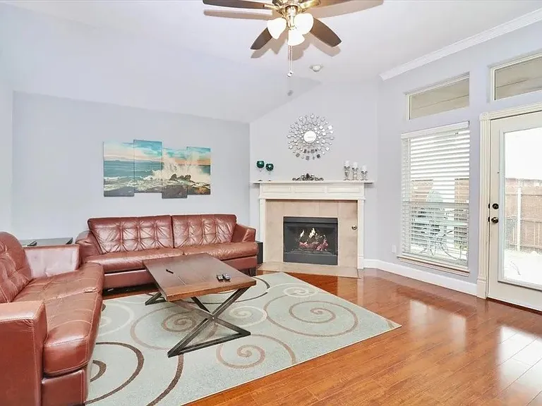 9070 Winding River Dr — Photo 5