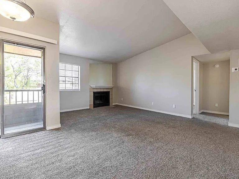 Promontory Point Apartments — Photo 21