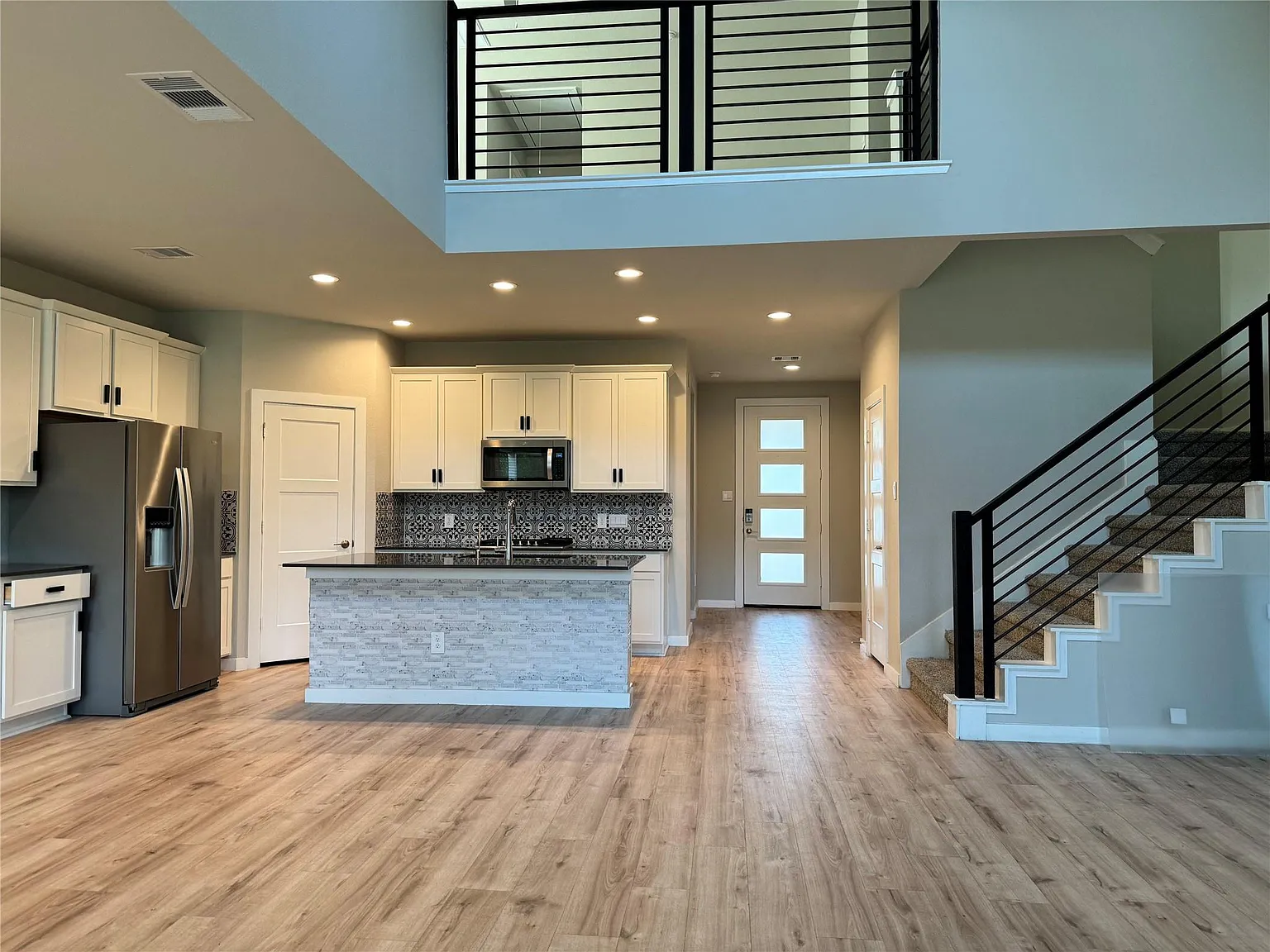 4 bed, 2592 sqft, $2,890 — Photo 3