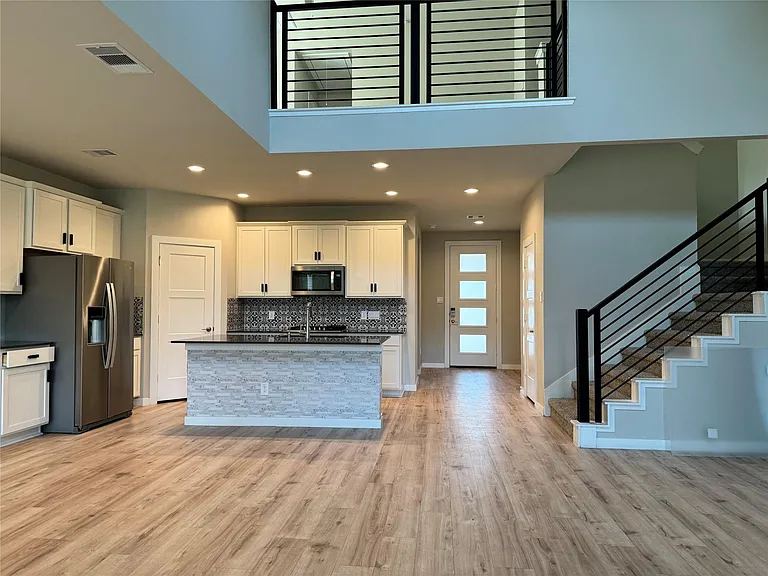 10213 Prairie Creek Ln — Photo 3