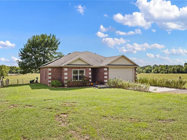 1015 E Church St, Altus, AR 72821