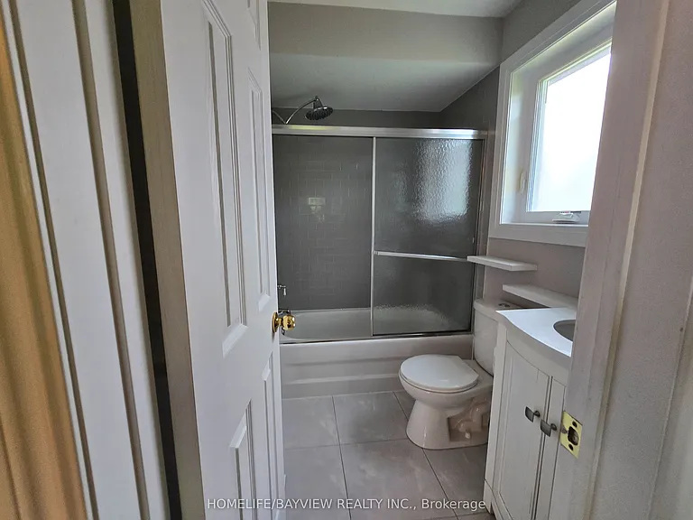 176 Humberland Dr — Photo 17