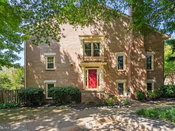 2251 Kings Garden Way, Falls Church, VA 22043