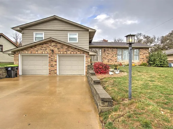 2440 Ivy Ln, Decatur, IL 62521