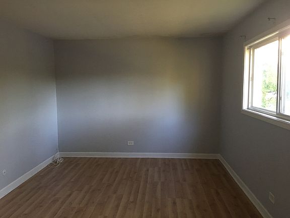 5th image of 16W465 Mockingbird Ln APT 208