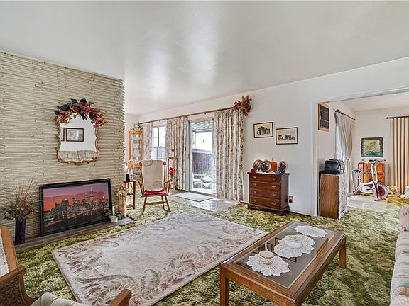 5th image of 362 E Benbow St