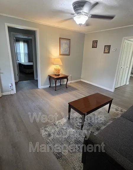 242 Riffe St — Photo 4