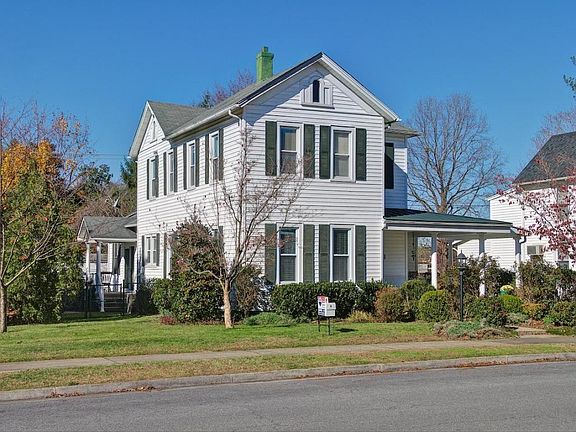 2nd image of 2057 Chestnut Ave