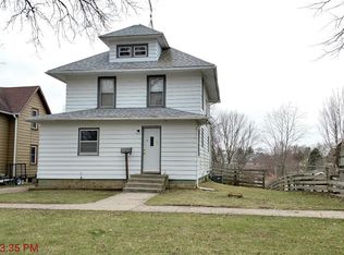 827 Prince St, Grinnell, IA 50112