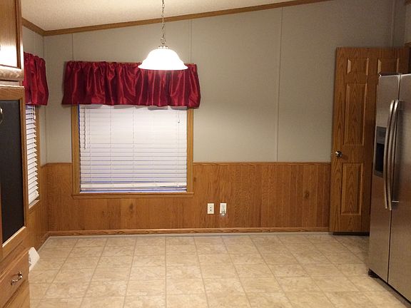Large, eat-in kitchen
