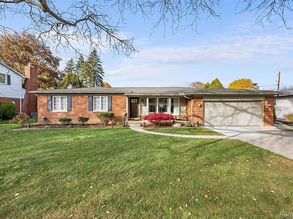 1st image of 34178 Grove Dr