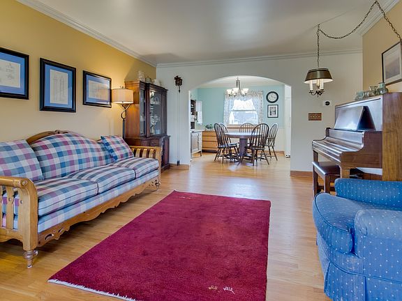 4th image of 3141 W Newcastle Ct
