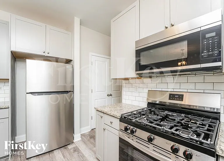 1035 Sutherland Dr — Photo 6