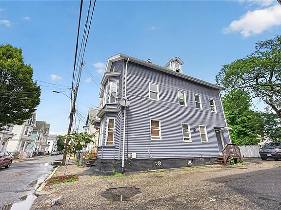 3rd image of 33 Pekin St
