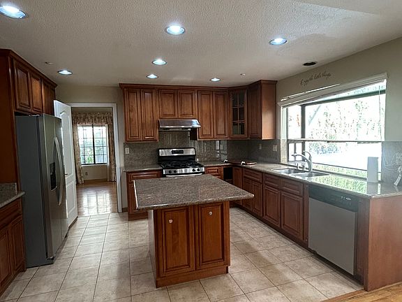 Spacious kitchen