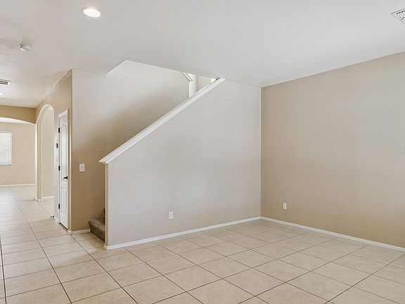 3rd image of 1126 E Saddleback Pl