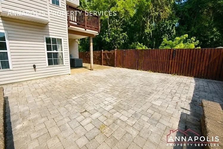 888 Stonehurst Ct — Photo 31